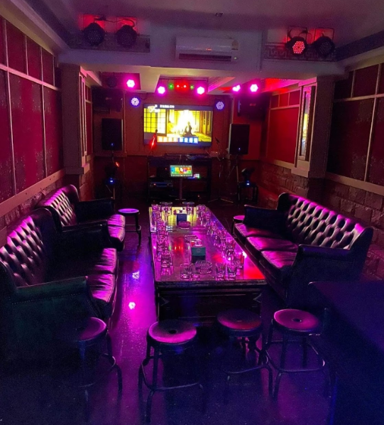 방콕 21세기 가라오케 내부 분위기